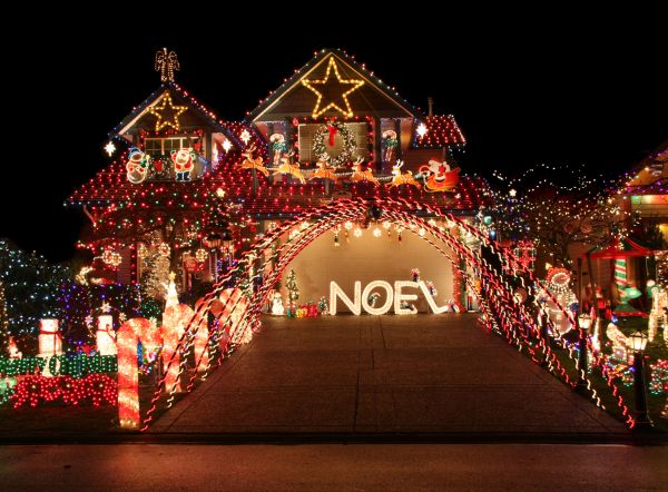 Christmas Decor Installation in Arlington